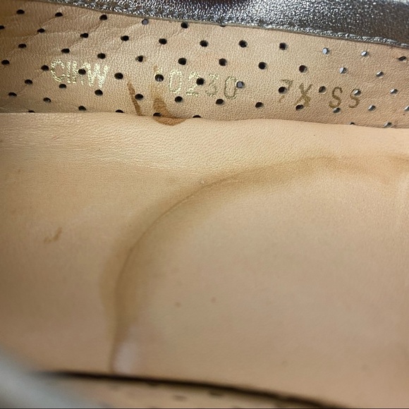 Vintage Stuart Weitzman Gold Metallic Leather Chain Bit Loafers 7.5 SS - Picture 10 of 12